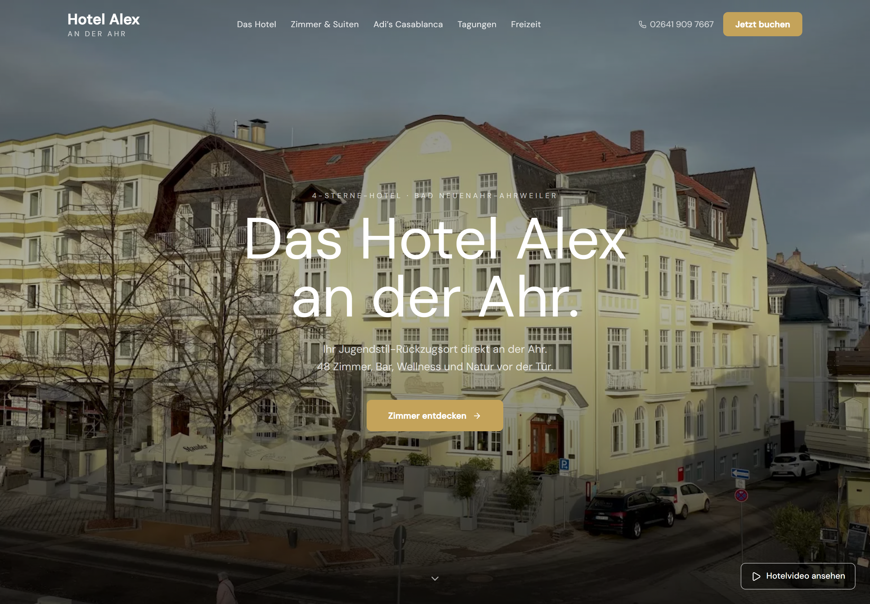 Aktuelle Hotel-Alex-Website in der Desktopansicht mit Navigation, Hotelmotiv und dem Einstieg Zimmer entdecken.